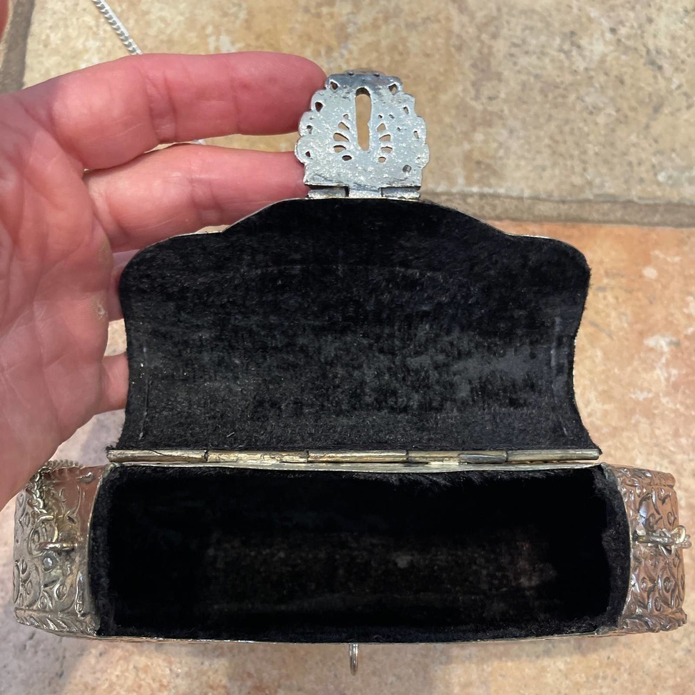 A Nepalese Silvered Metal Bag Patterned With Embossed Leaves... - Picture 4 of 4